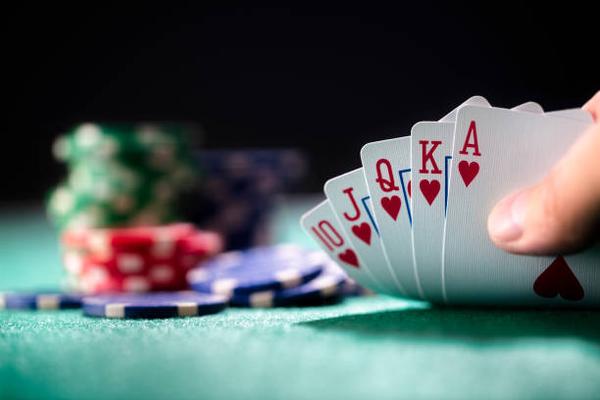 Poker and Risk Assessment: Calculating Potential Rewards and Losses